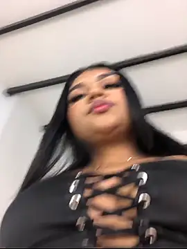 Snapshot of SalomeReed chatting on December 17, 12:44 pm SalomeReed online show from December 17, 12:44 pm