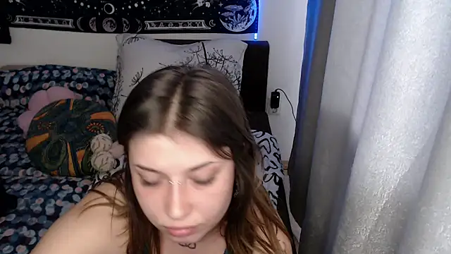 AlienforTwenty online show from April 22, 2:18 pm