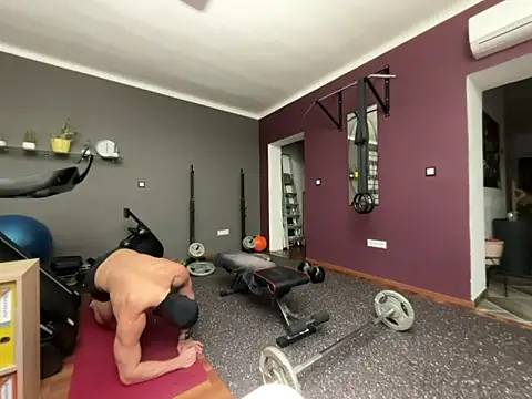 Snapshot of pet0873 chatting on February 12, 5:02 am pet0873 online show from February 12, 5:02 am