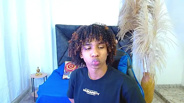 angelll18  online show from April 20, 8:10 pm