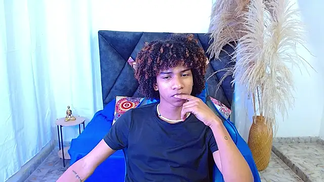 angelll18  online show from April 21, 8:44 pm