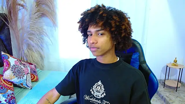 angelll18  online show from April 23, 8:33 pm