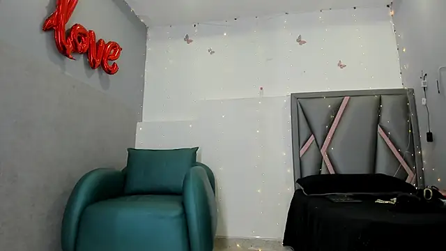 Snapshot of Esterlindez chatting on July 21, 8:33 pm Esterlindez online show from July 21, 8:33 pm