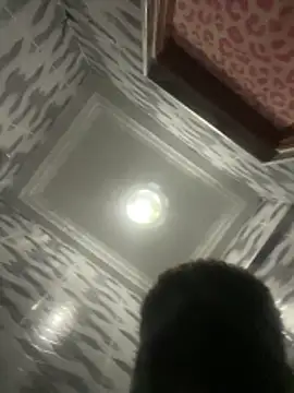 Snapshot of melaninpoppop chatting on December 18, 1:22 am melaninpoppop online show from December 18, 1:22 am