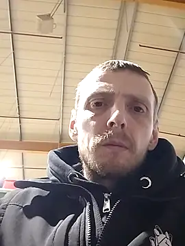 CrookedBunk3527 online show from January 16, 7:01 am