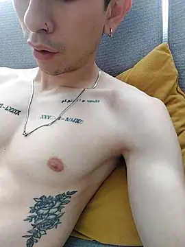juandav2020 online show from August 1, 3:44 pm