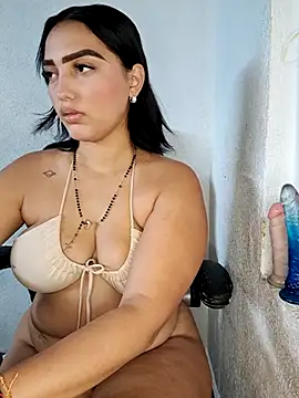 Mia em online show from February 19, 6:59 pm