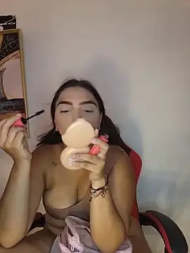 Snapshot of Mia_em chatting on May 4, 6:26 pm Mia em online show from May 4, 6:26 pm