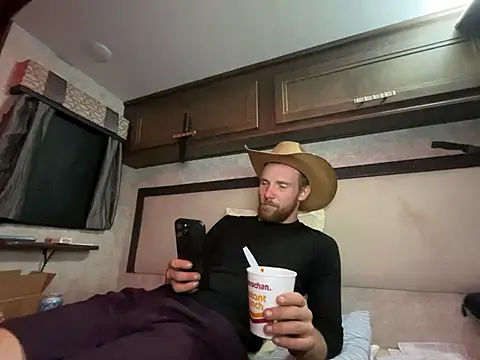 Snapshot of SparkledExtern chatting on February 6, 3:22 am SparkledExtern online show from February 6, 3:22 am