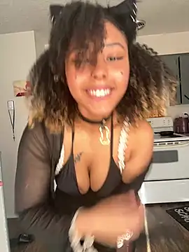 Snapshot of HonneyBunnyXO chatting on May 30, 1:35 am HonneyBunnyXO online show from May 30, 1:35 am