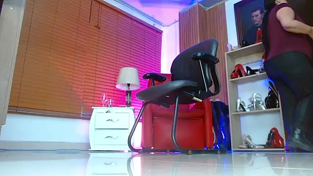 paola xm online show from March 14, 10:10 am