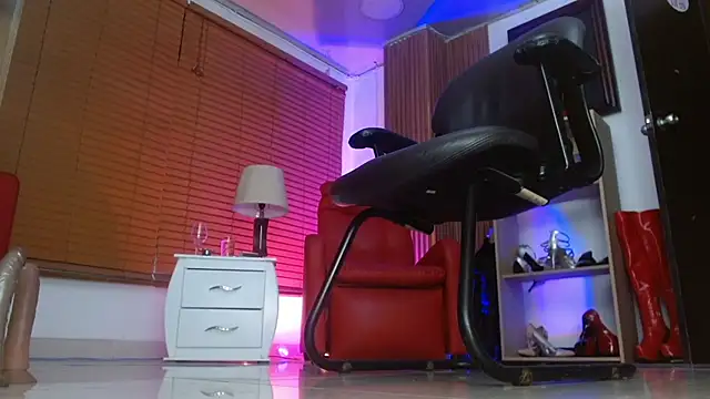 paola xm online show from April 10, 10:09 am