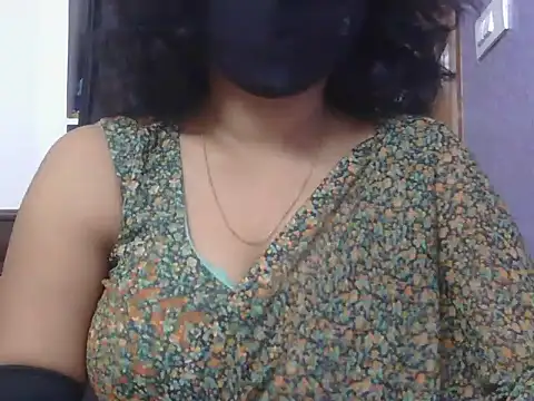 its me love9951 online show from May 13, 3:53 pm