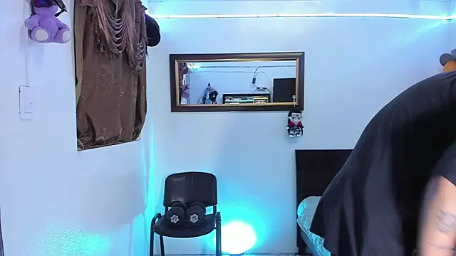 Snapshot of Bull__fit chatting on February 1, 4:11 am Bull fit online show from February 1, 4:11 am