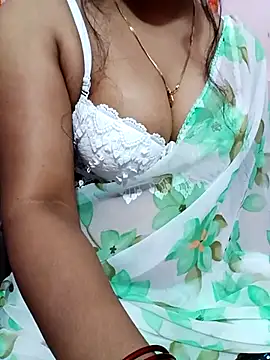 Snapshot of Nickname_Meenu chatting on December 23, 6:55 am Nickname Meenu online show from December 23, 6:55 am