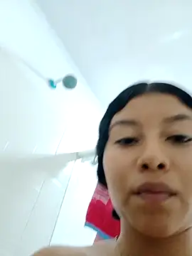 Snapshot of Lunita_sian chatting on December 22, 7:33 pm Lunita sian online show from December 22, 7:33 pm