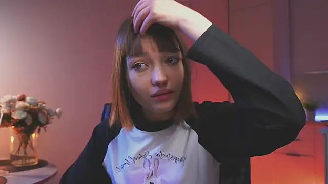 Leyla crsh online show from April 22, 5:10 am