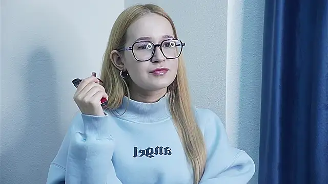 GwynKnispel online show from December 16, 4:17 am