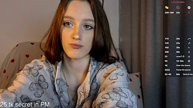 Snapshot of LisaBoddy chatting on May 4, 1:40 pm LisaBoddy online show from May 4, 1:40 pm