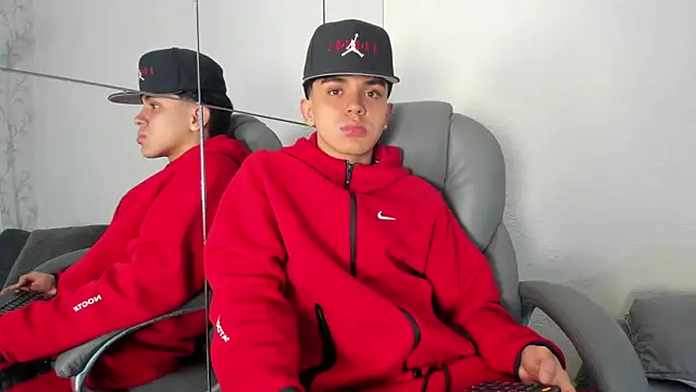  TaylorBlack online show from April 7, 11:43 am