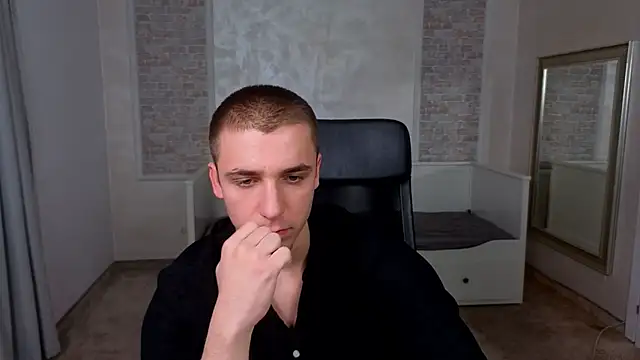 Snapshot of KellenWest chatting on May 2, 4:39 am KellenWest online show from May 2, 4:39 am