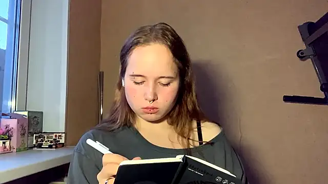 Snapshot of RollDols chatting on December 17, 9:21 pm RollDols online show from December 17, 9:21 pm