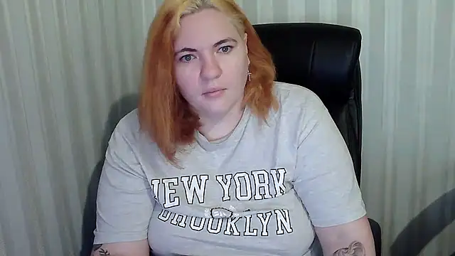 Snapshot of LissaLeon chatting on December 16, 8:52 am LissaLeon online show from December 16, 8:52 am