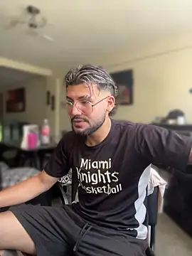 thedragonboyxxx online show from April 10, 2:33 pm