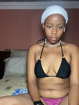 Snapshot of yellowjewelgirl chatting on December 17, 10:38 pm yellowjewelgirl online show from December 17, 10:38 pm