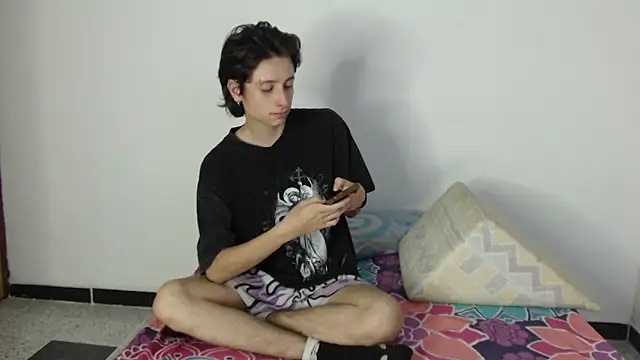 cirosky elchicopolla online show from February 6, 4:39 am