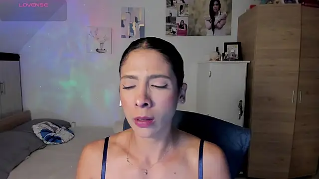 Snapshot of VEROSlen- chatting on May 22, 1:02 am VEROSlen- online show from May 22, 1:02 am