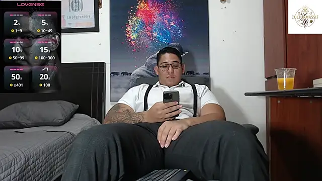 Snapshot of coltonmassiff chatting on June 7, 6:00 pm coltonmassiff online show from June 7, 6:00 pm