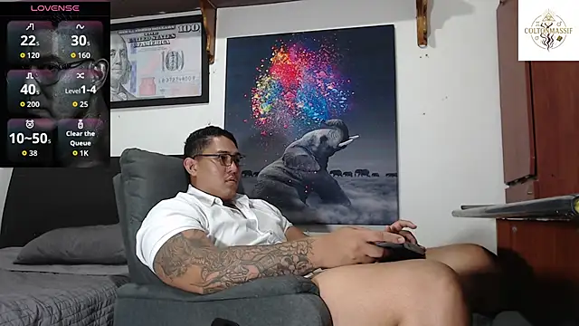 Snapshot of coltonmassiff chatting on June 8, 1:28 am coltonmassiff online show from June 8, 1:28 am