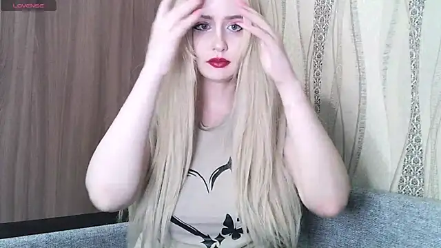 Nikki Roseana online show from December 19, 7:10 pm