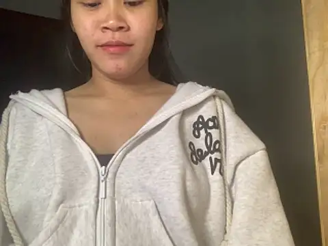 Bitsy2004 online show from December 18, 4:13 pm