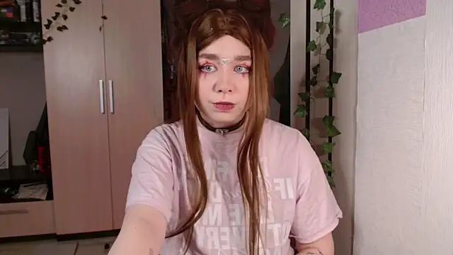 Snapshot of Yuly_Soft chatting on December 18, 4:13 pm Yuly Soft online show from December 18, 4:13 pm