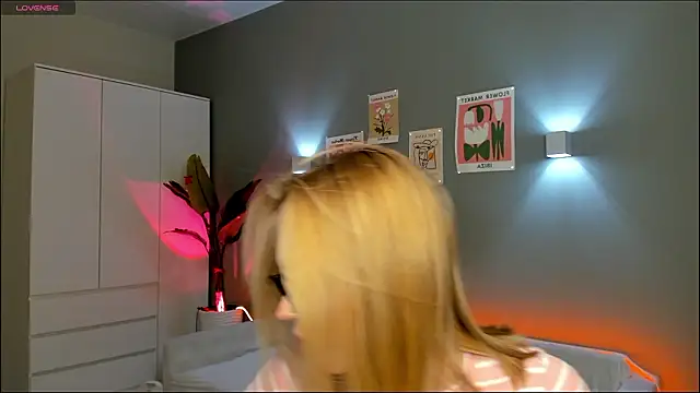 Aurelia Voss online show from February 4, 7:53 pm