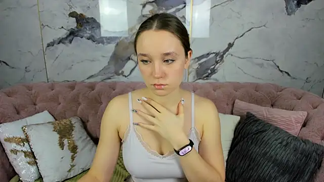 QuietlyCute online show from December 20, 12:51 am