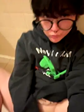 Snapshot of incubus76 chatting on December 17, 5:52 pm incubus76 online show from December 17, 5:52 pm