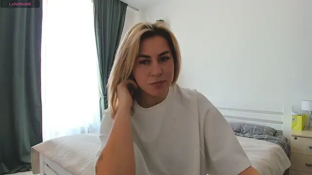 Roxi Joy online show from February 20, 1:22 pm