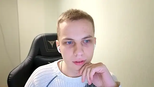 Snapshot of Markooaa chatting on March 25, 6:58 pm Markooaa online show from March 25, 6:58 pm