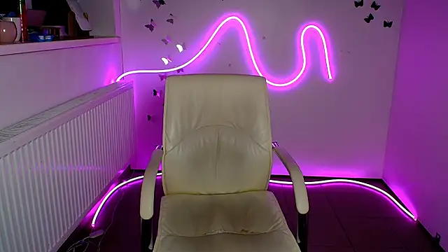 Lana Foxyy online show from July 16, 5:35 am