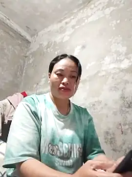 Snapshot of Maikha08 chatting on May 12, 11:29 am Maikha08 online show from May 12, 11:29 am