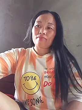 Snapshot of Maikha08 chatting on May 24, 7:35 am Maikha08 online show from May 24, 7:35 am