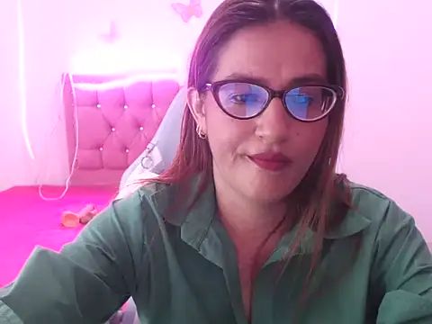 Snapshot of NathyVega chatting on December 18, 2:06 am NathyVega online show from December 18, 2:06 am