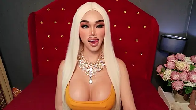 CelinaWintour online show from December 22, 5:21 pm