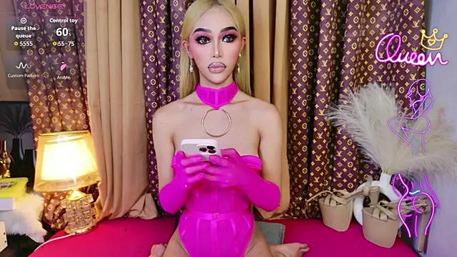 CelinaWintour online show from July 25, 3:31 pm