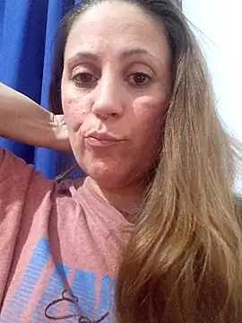 Snapshot of SofiEsteves chatting on December 18, 1:44 am SofiEsteves online show from December 18, 1:44 am