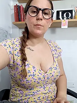 SofiEsteves online show from April 18, 2:32 pm