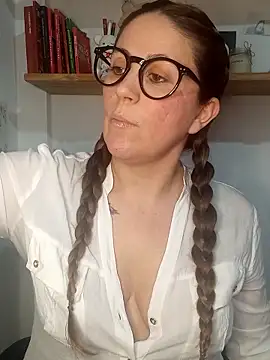Snapshot of SofiEsteves chatting on June 18, 5:28 pm SofiEsteves online show from June 18, 5:28 pm